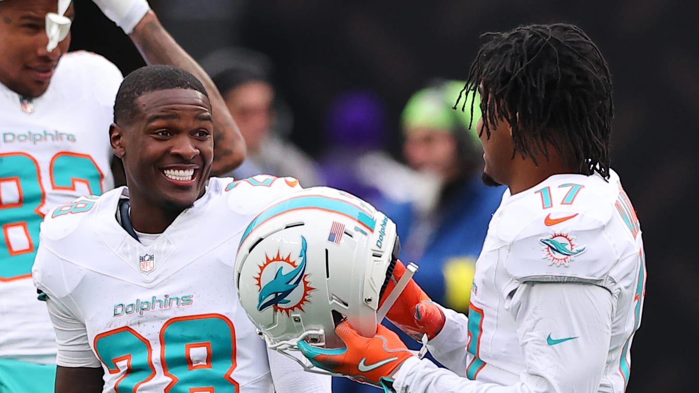 Miami Dolphins running back De'Von Achane, receiver Jaylen Waddle