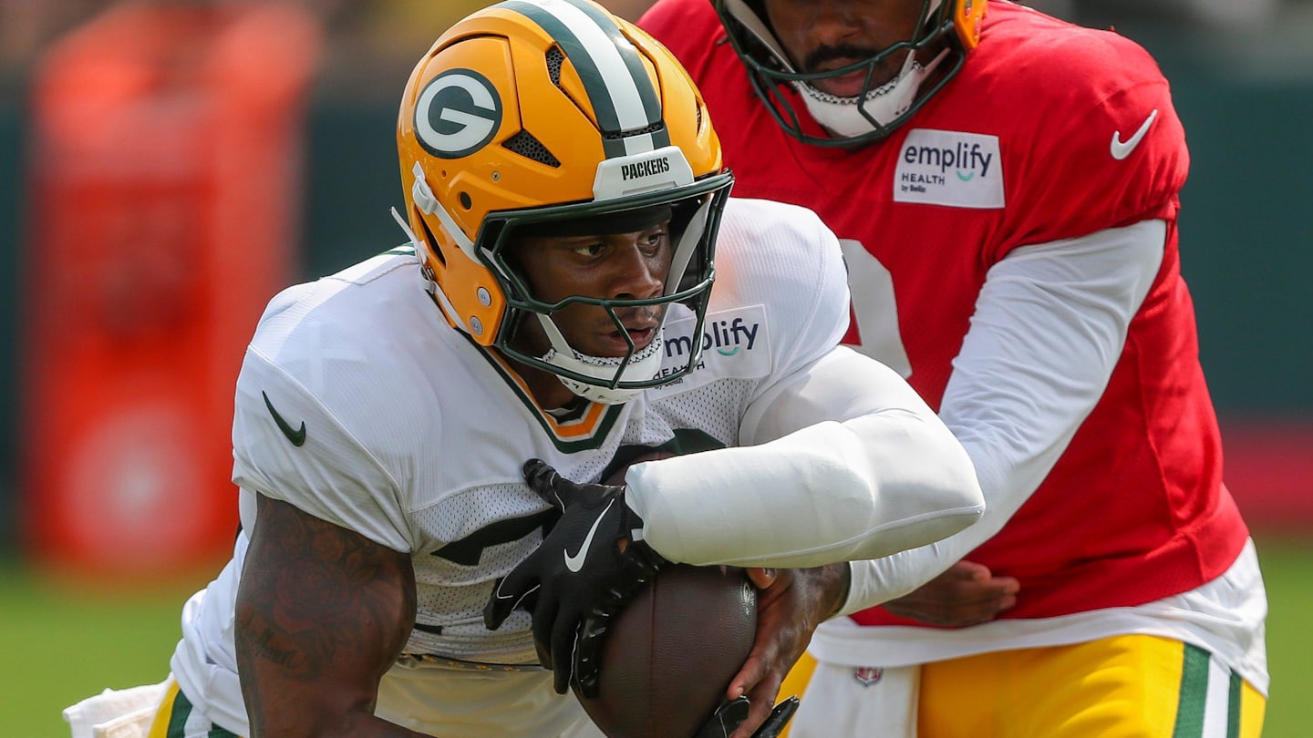 Green Bay Packers running back MarShawn Lloyd (32) takes a handoff in a drill during practice on Tuesday, August 12, 2025, at Ray Nitschke Field in Ashwaubenon, Wis.