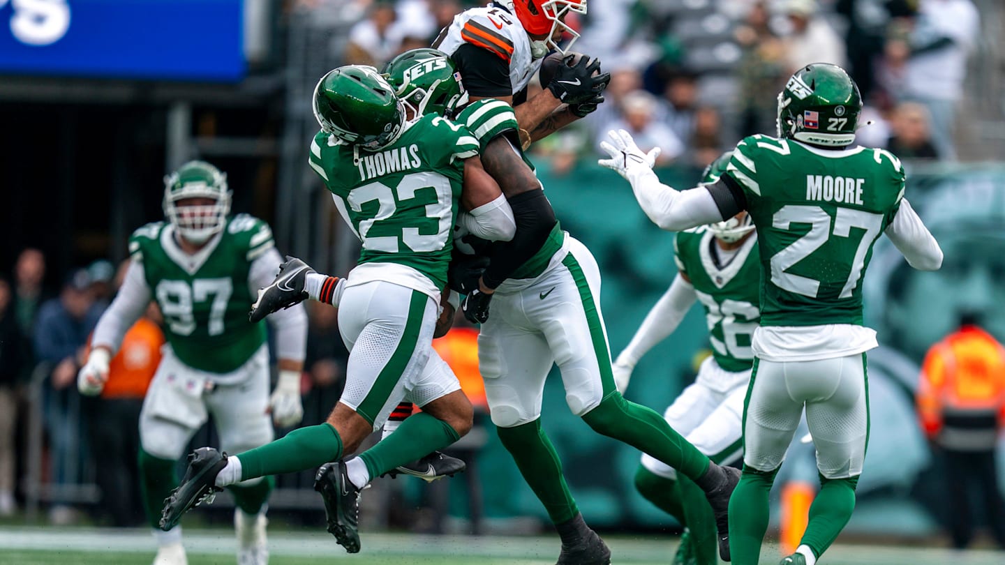 Jets Lose Rookie Starter Azareye'h Thomas In Brutal Blow