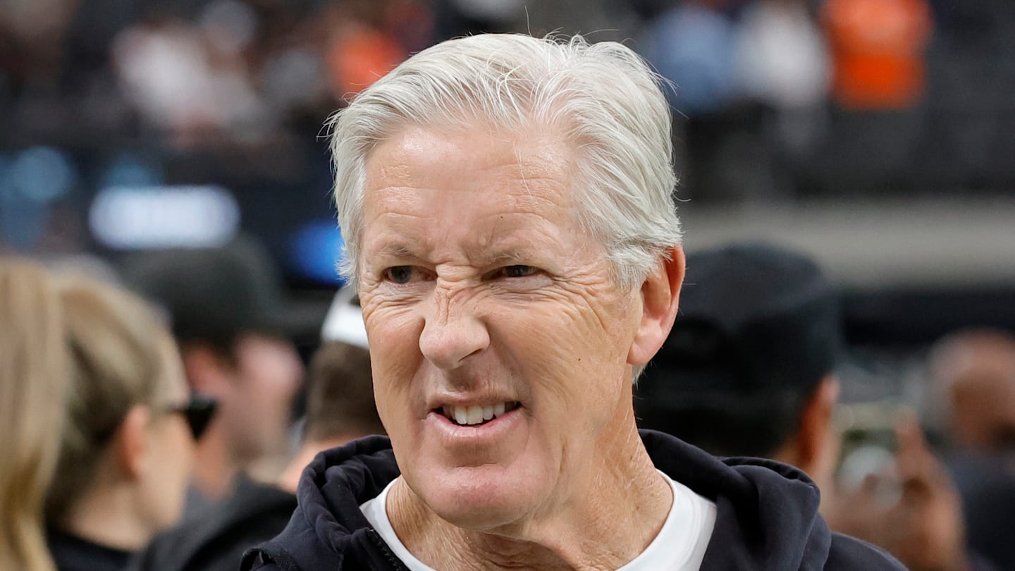 Denver Broncos v Las Vegas Raiders - NFL 2025