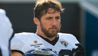 Patriots Sign Former Colts LB for Playoff Run