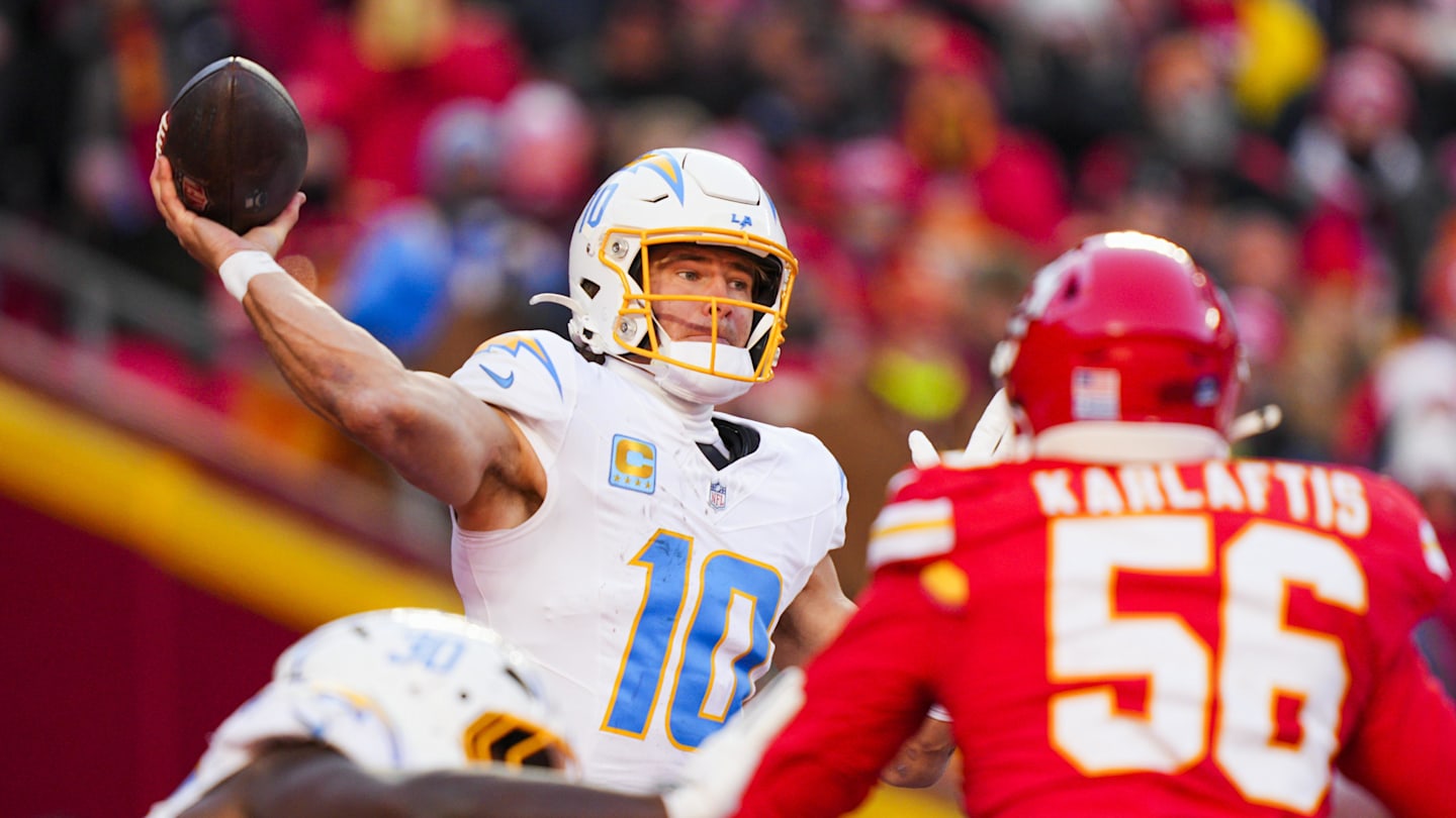 Justin Herbert hilariously celebrated eliminating Chiefs with fans