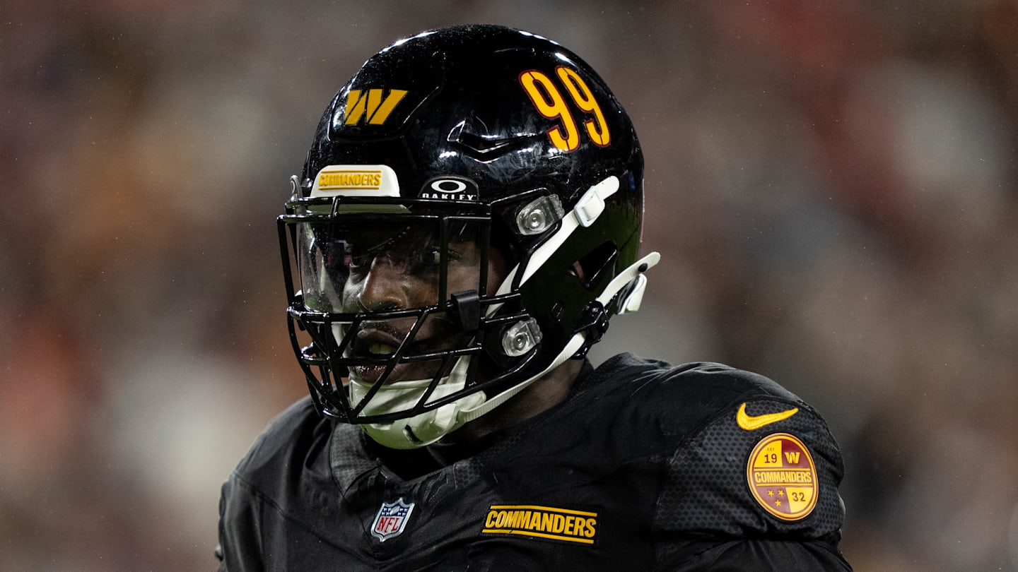 Washington Commanders defensive lineman Javon Kinlaw