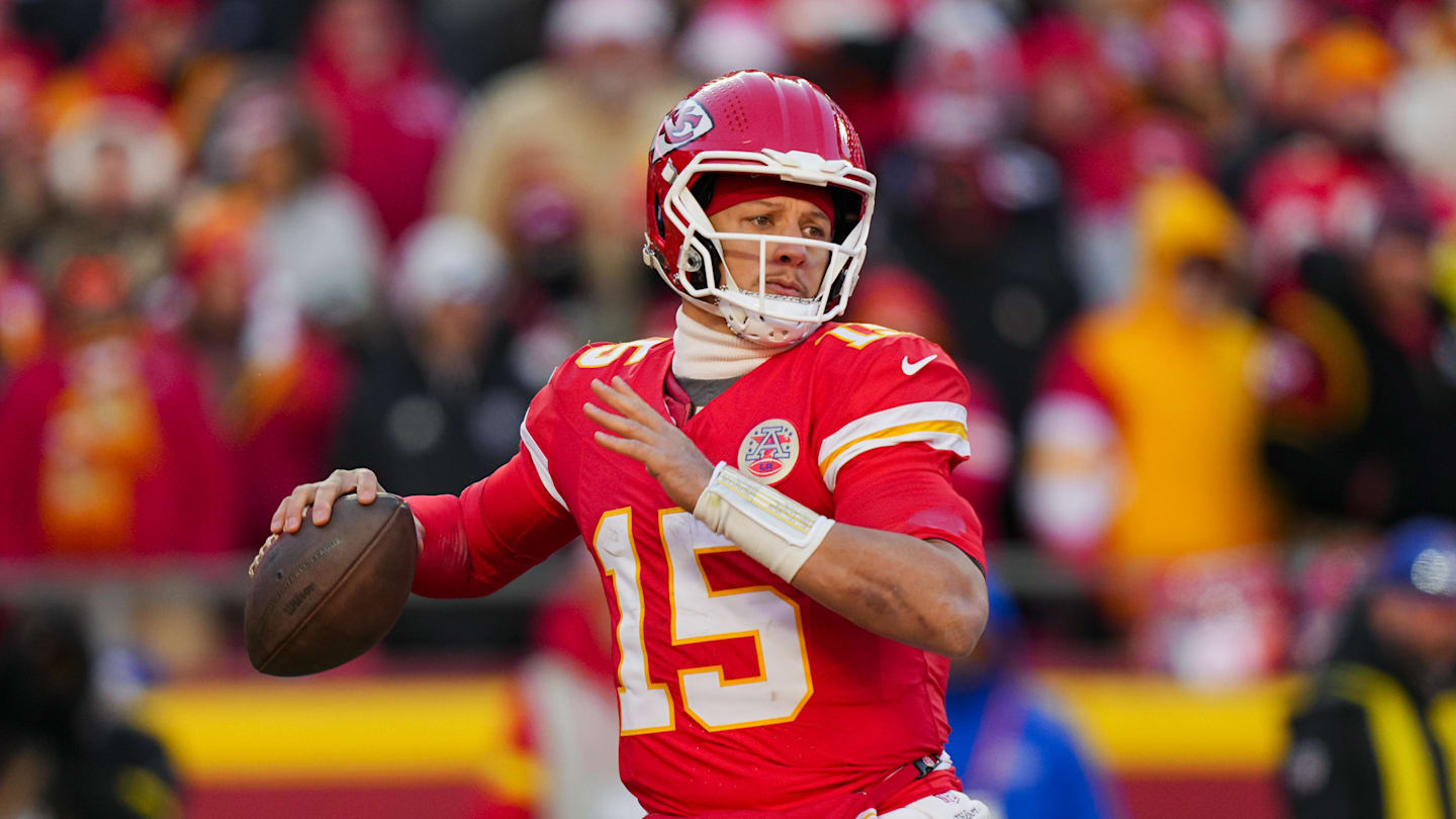 Why Chiefs' Offseason Moves Must Revolve Around Mahomes