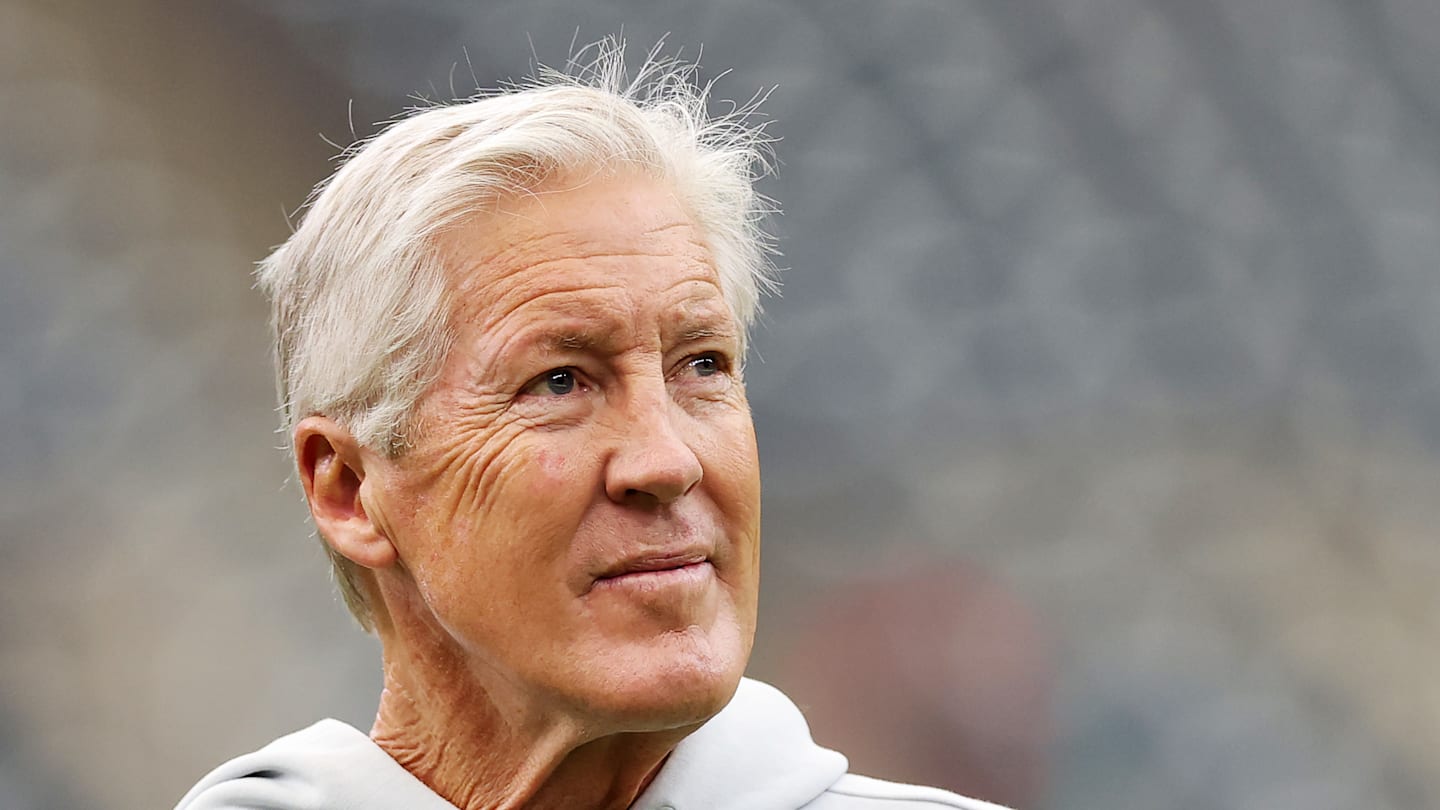 Las Vegas Raiders head coach Pete Carroll on the sidelines
