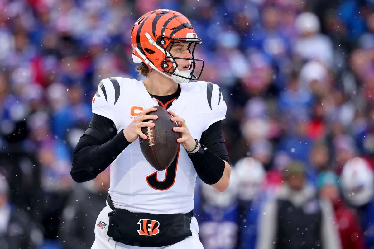Cincinnati Bengals quarterback Joe Burrow playing in the snow