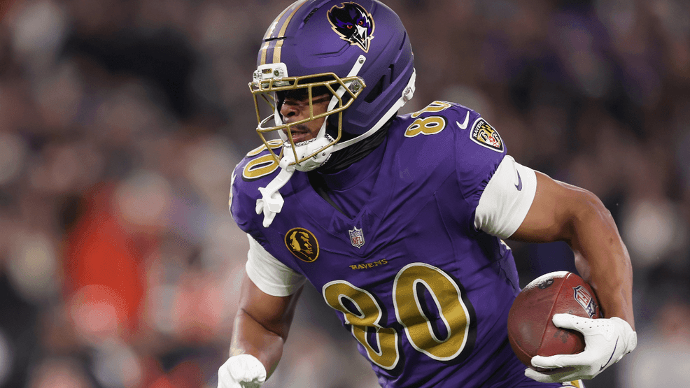Isaiah Likely #80 of the Baltimore Ravens carries the ball after a reception against the Cincinnati Bengals during the second quarter in the game at M&T Bank Stadium on November 27, 2025 in Baltimore, Maryland. (Photo by Ishika Samant/Getty Images)