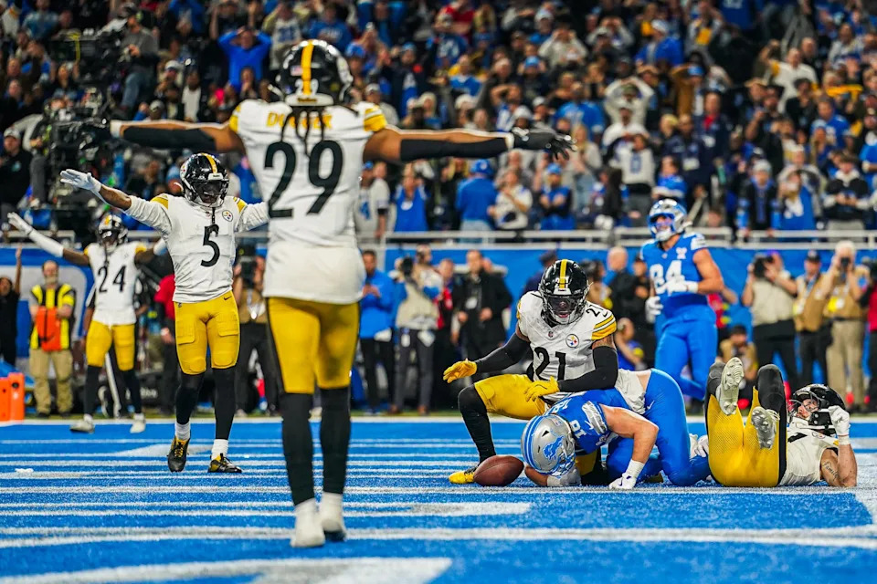 Pittsburgh Steelers players react to a missed catch from Detroit Lions quarterback Jared Goff (16) to wide receiver Isaac Teslaa (18) at Ford Field in Detroit on Sunday, Dec. 21, 2025.