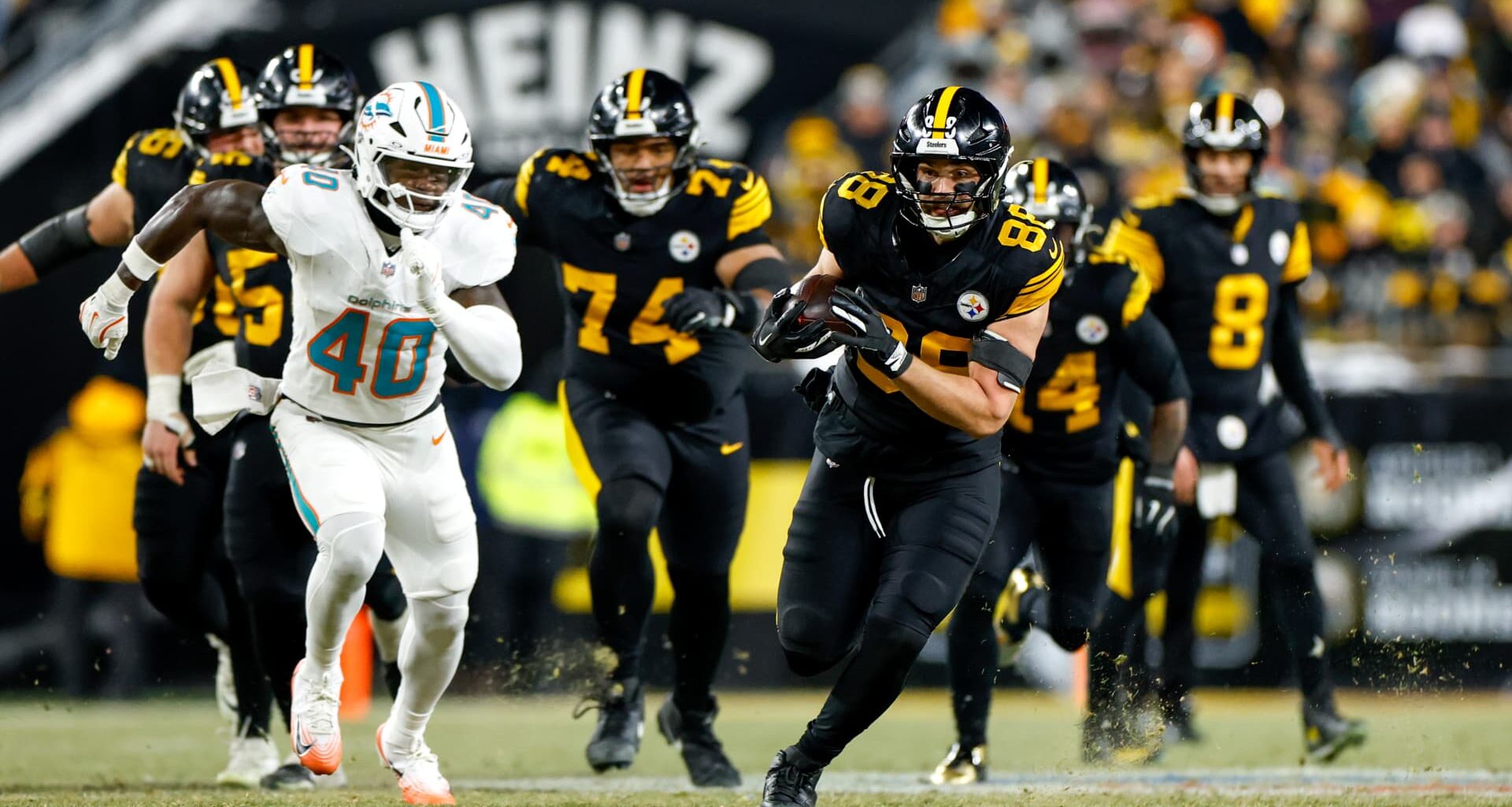 Robinhood is rolling out NFL parlay and prop bets on prediction markets platform