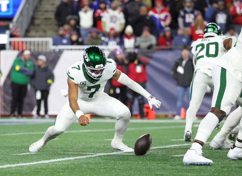 Justin Fields struggled when he played for the Jets in 2025.