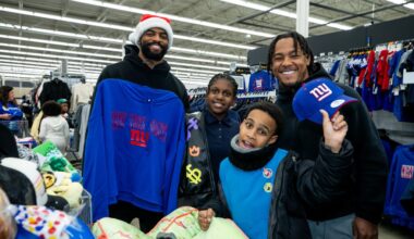 Jermaine Eluemunor, Darius Slayton, Giants give back during Christmas