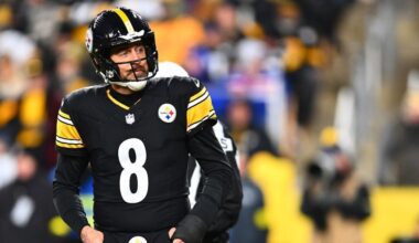 Aaron Rodgers calls out WRs, says Steelers earned fans' boos