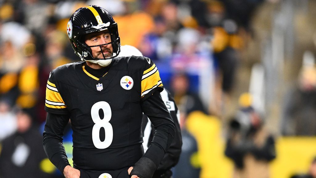 Aaron Rodgers calls out WRs, says Steelers earned fans' boos