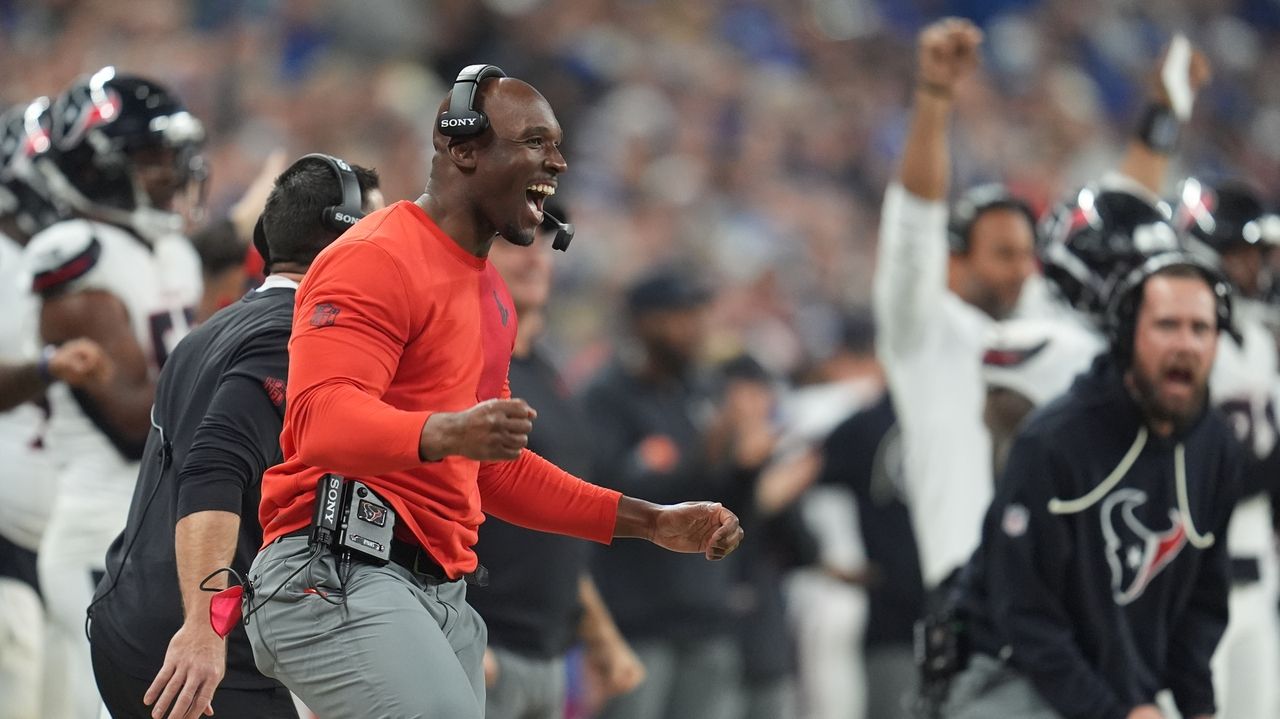 Texans' defense shines in 20-16 win over Colts as Stroud returns