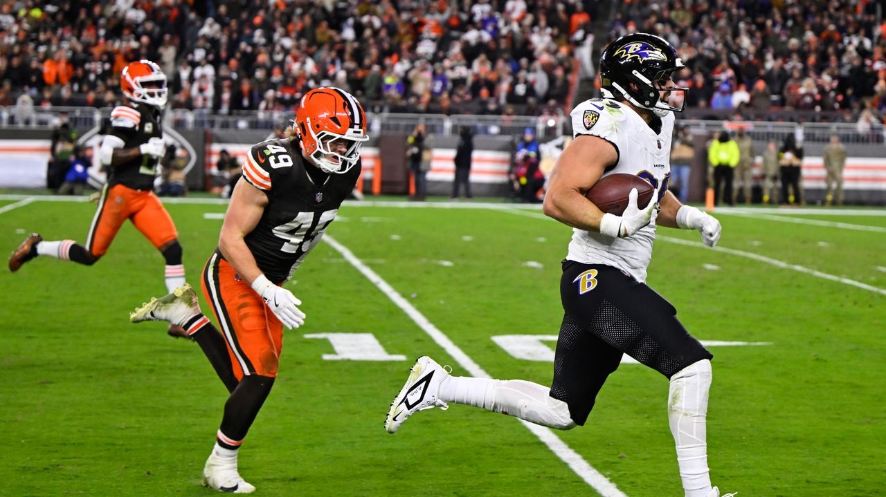 Ravens reach a 3-year contract extension with TE Mark Andrews, the franchise leader in catches