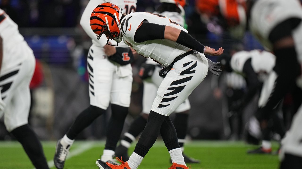 Joe Burrow dons new shoes, sparks Bengals' playoff hopes