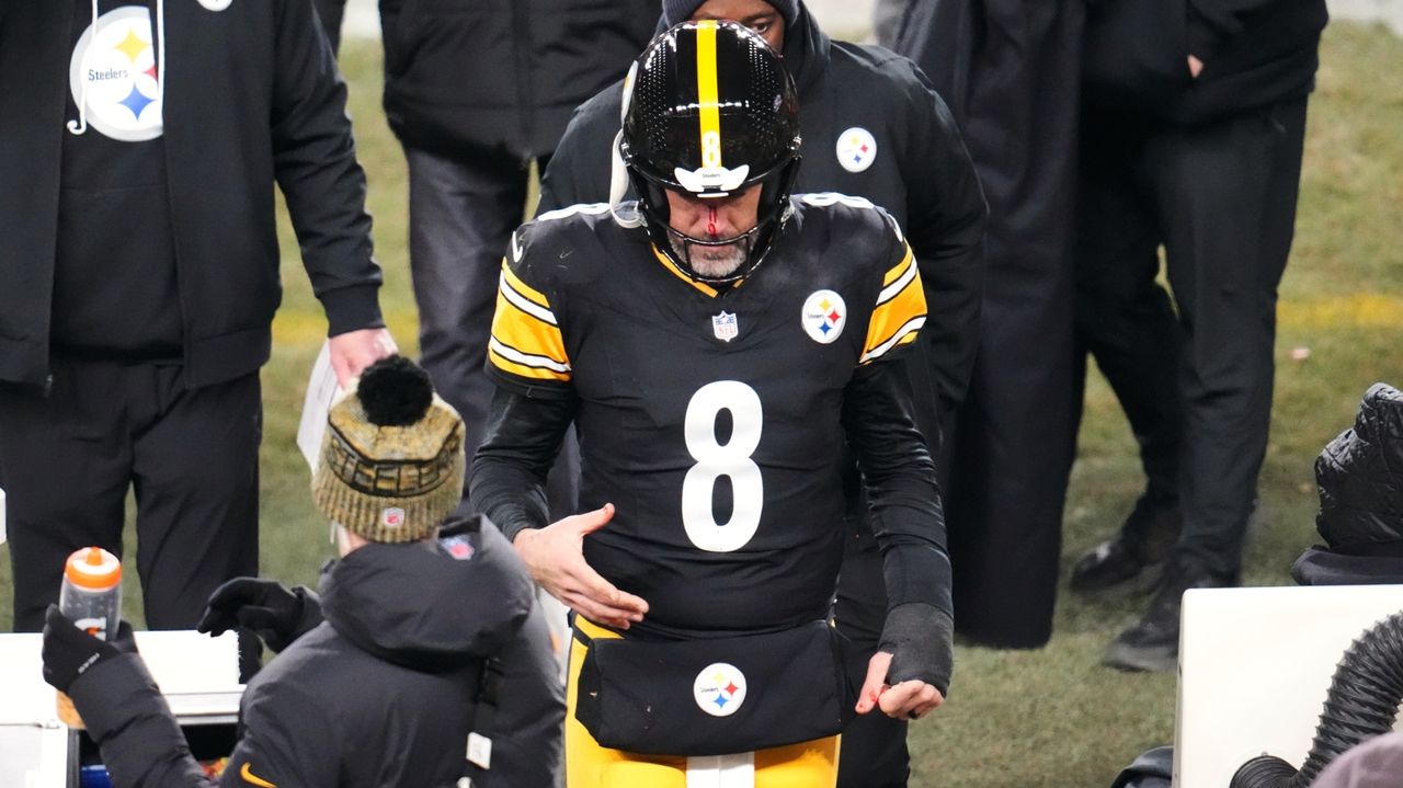 Lamar Jackson faces Aaron Rodgers for the first time this week as both star QBs deal with injuries