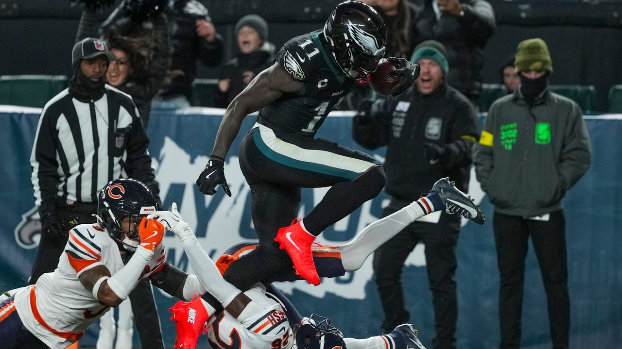 Chargers expect to have QB Justin Herbert for Monday night showdown against reeling Eagles