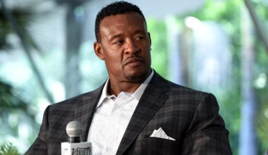 Beloved Ex-Patriots Star Sounds off on Mike Vrabel Amid Streak