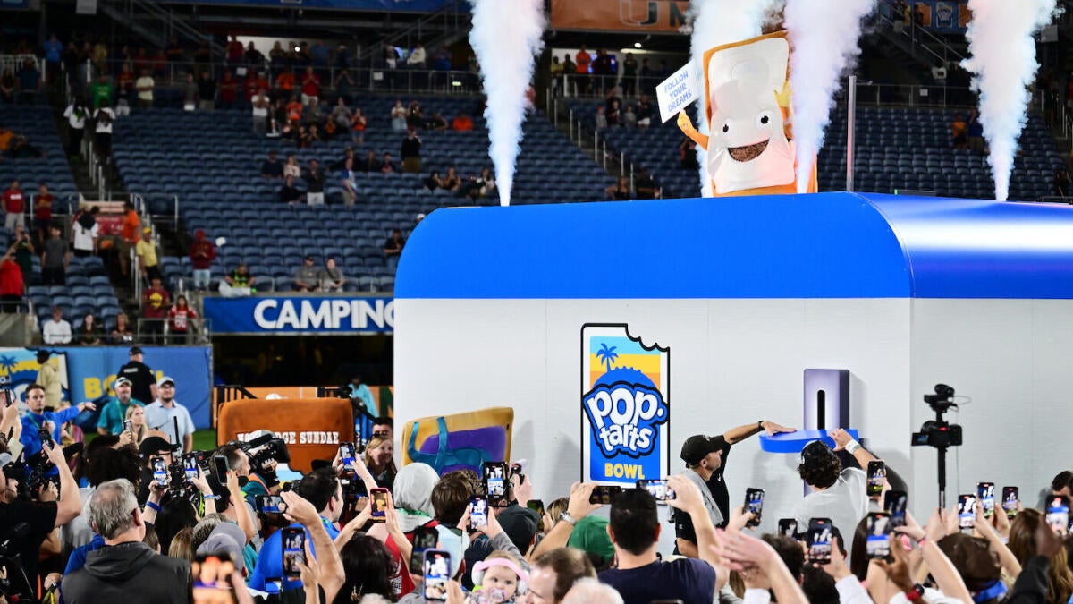 College football bowl schedule: Games, dates, kickoff times and TV channels