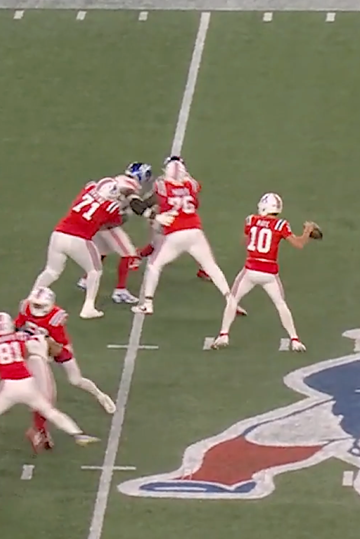 Patriots Defeat Giants, Winning Their 10th Consecutive Game