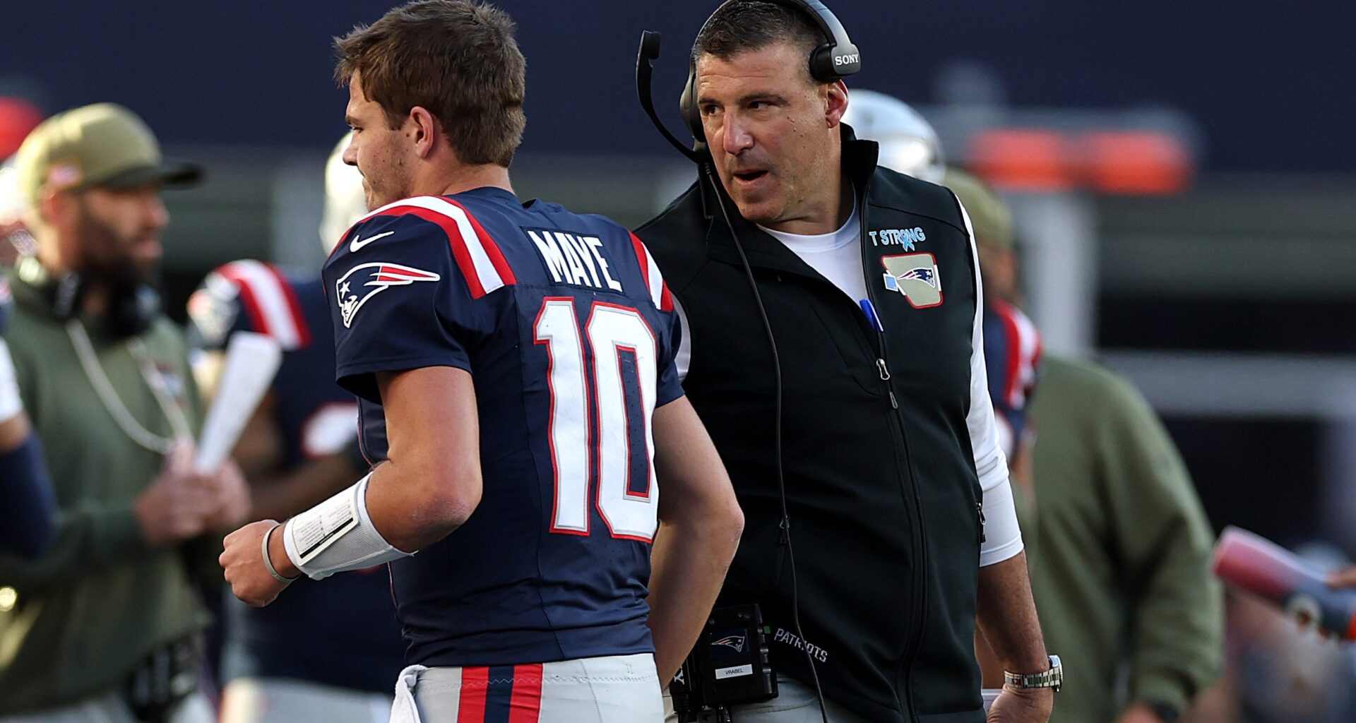 Mike Vrabel Aims to Stay Perfect Off the Bye in AFC East Showdown