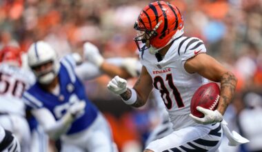 Cincinnati Bengals wide receiver Jermaine Burton catches a pass against the Indianapolis Colts