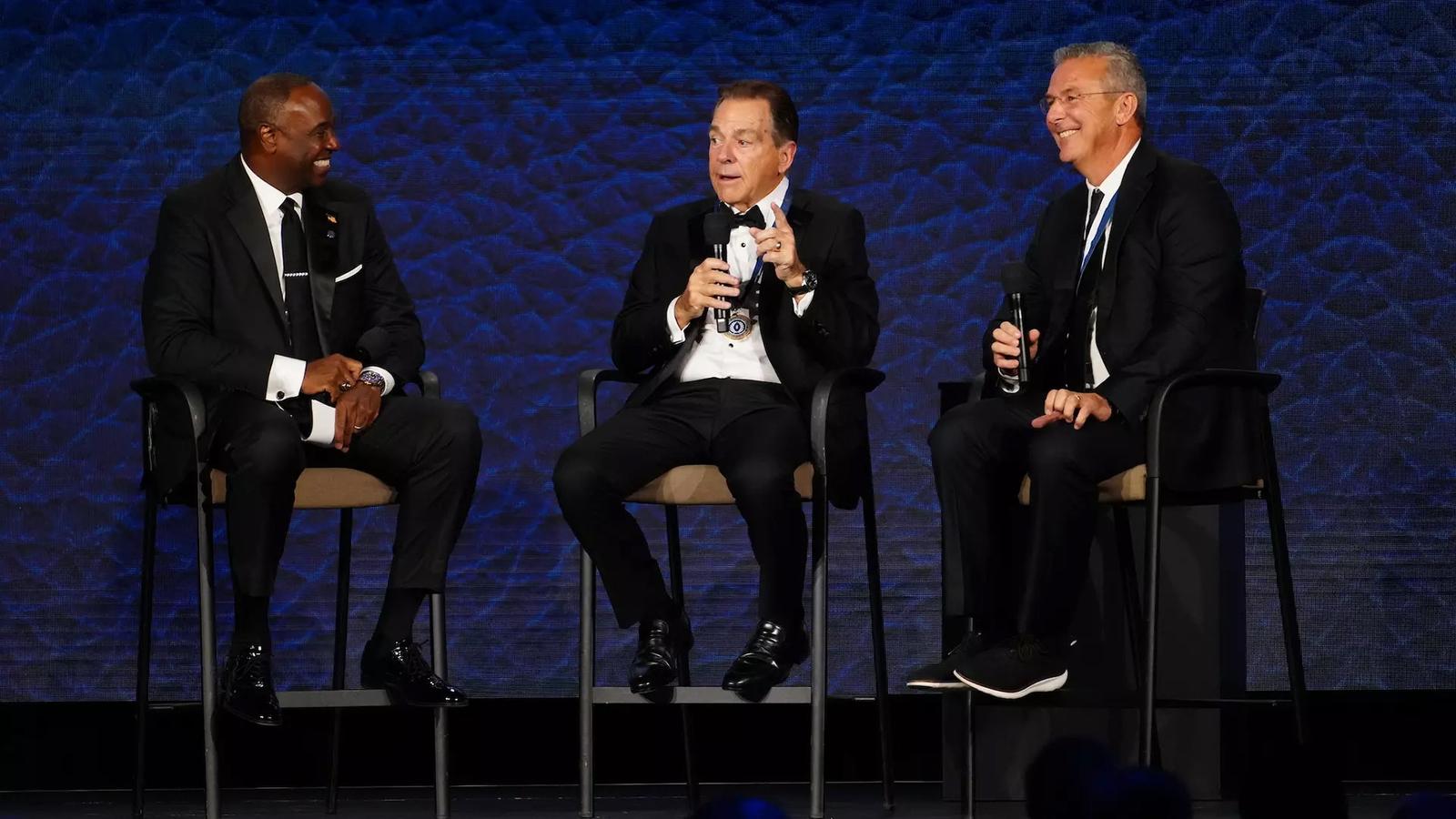 Urban Meyer Enshrined into the College Football  Hall of Fame