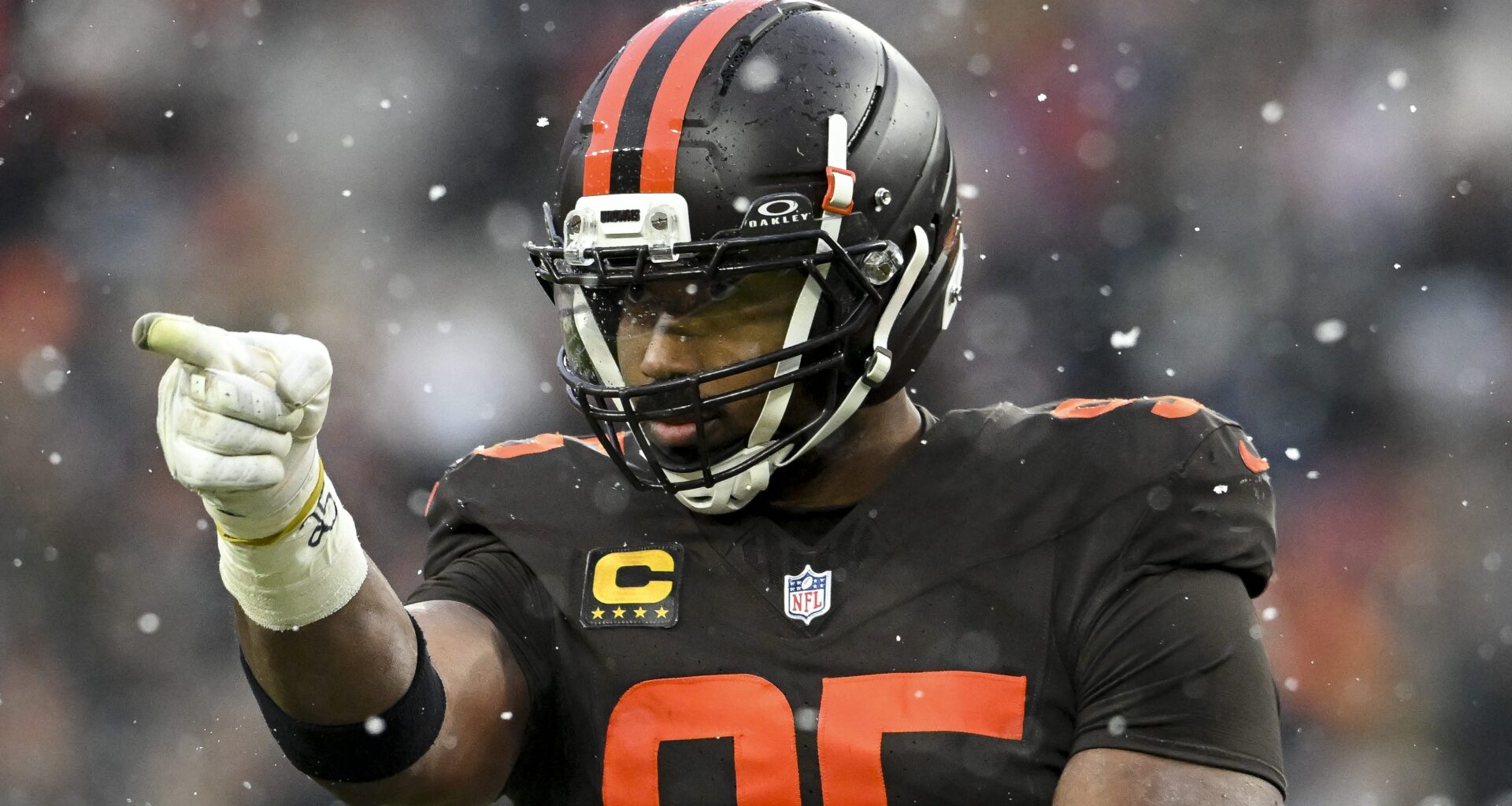 Bears QB Caleb Williams Sends Message to Browns' Myles Garrett