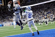 Dallas Cowboys wide receiver Ceedee Lamb (88) attempts to catch a one-handed touchdown as...