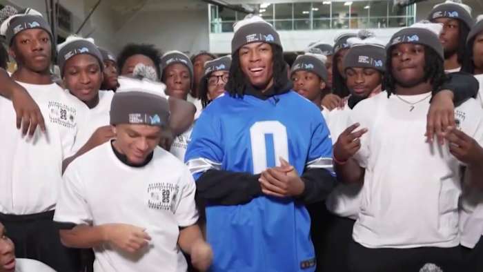 Detroit Lions star Jahmyr Gibbs surprises Cass Tech football team during practice