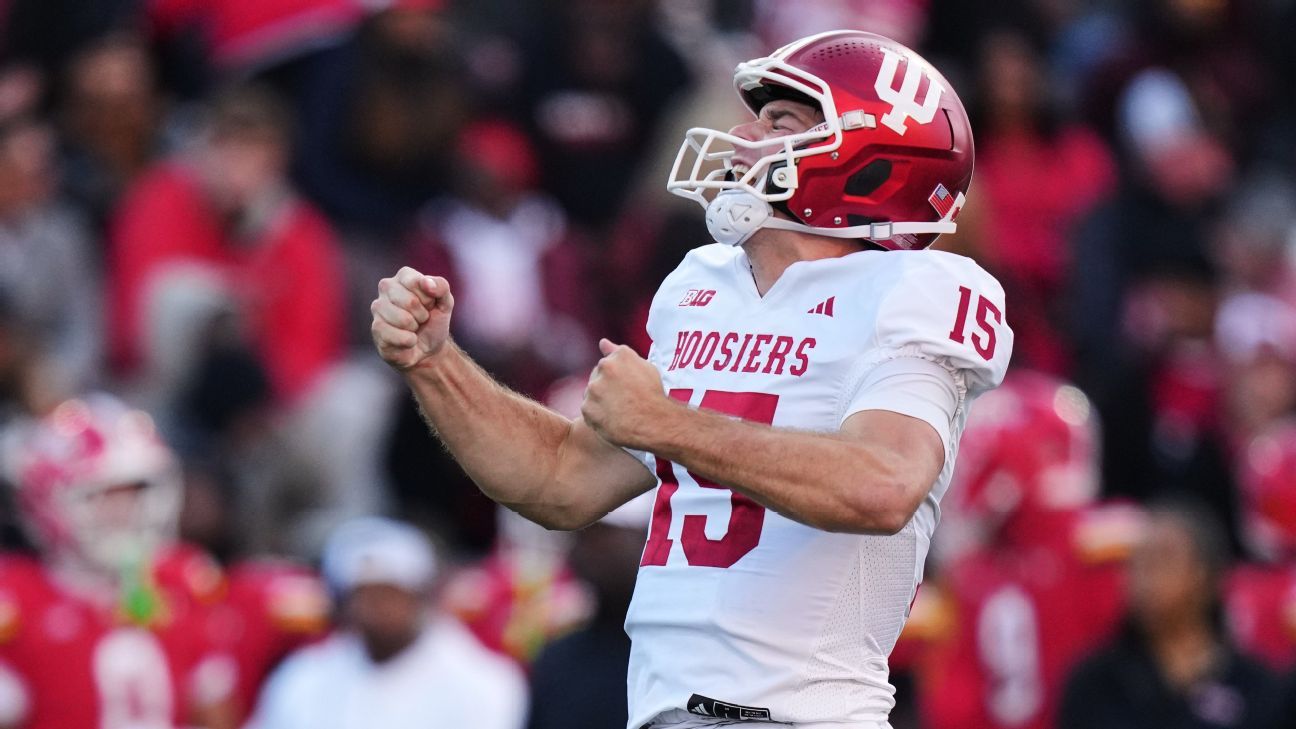 Indiana's Mendoza wins Maxwell, O'Brien; Rodriguez wins Bednarik