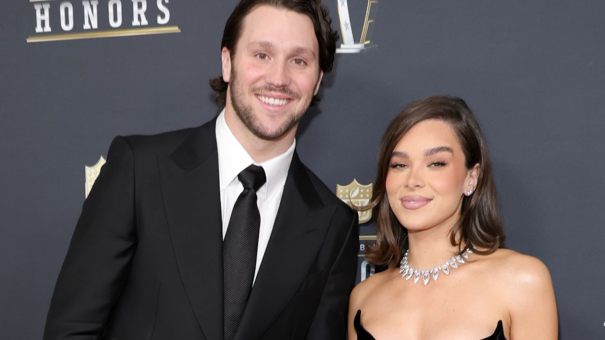 Josh Allen & Hailee Steinfeld's Pregnancy News Gets Big Reaction