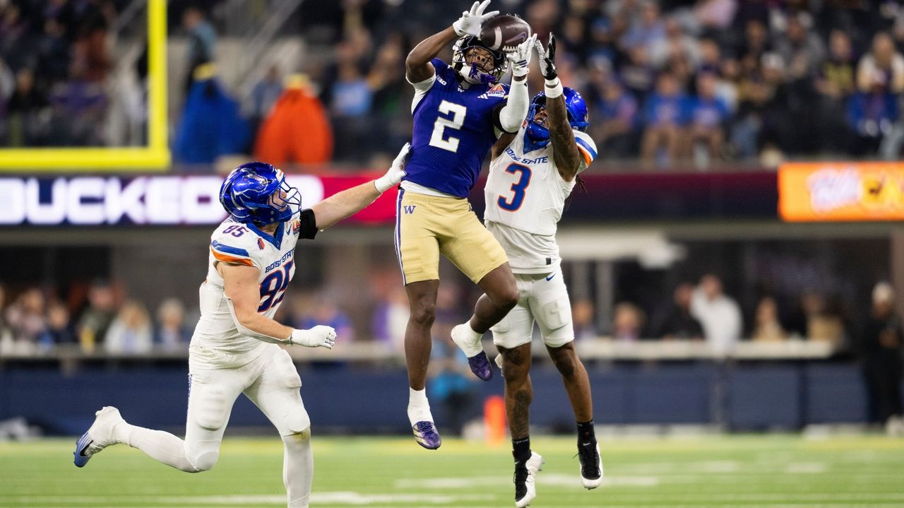 Williams throws 4 TD passes and Washington has 5 INTs in 38-10 rout of Boise State in LA Bowl