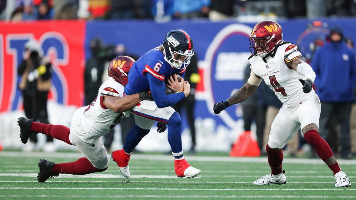 Giants not altering game plan for Jaxson Dart after another injury scare