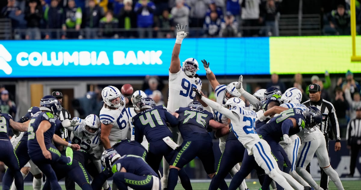 Seahawks spoil Rivers’ late rally; Broncos win 11th straight; Stafford fuels Rams’ comeback vs. Lions