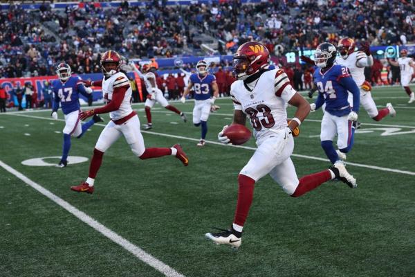 Commanders hold off Giants to snap 8-game losing streak