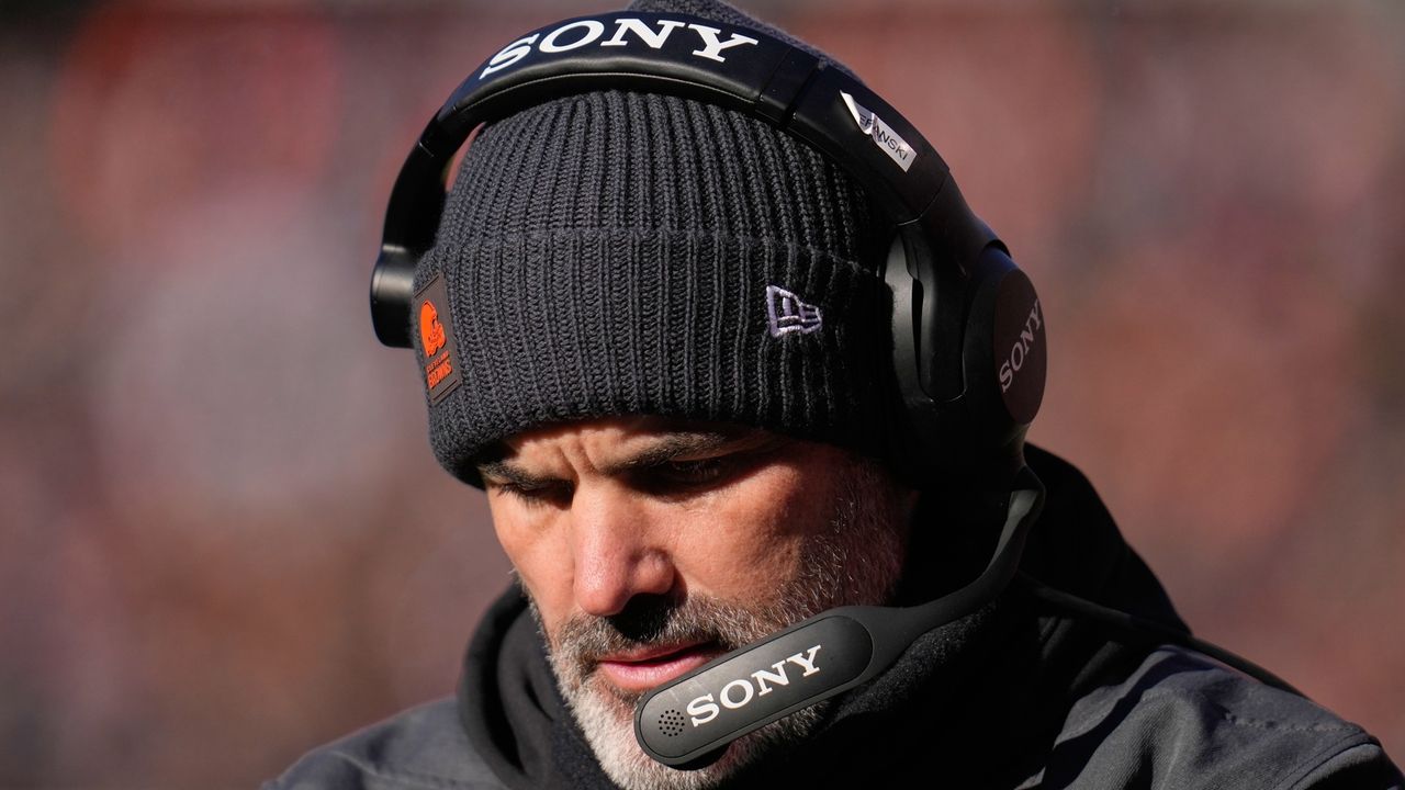 Browns coach Kevin Stefanski doesn't address questions about his future after latest loss