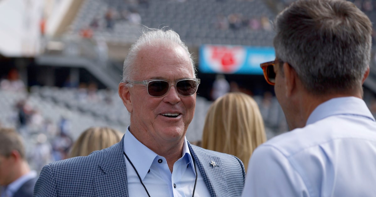 Who was on the other end of Stephen Jones’ walkie-talkie? Cowboys’ EVP explains
