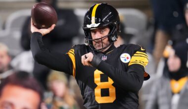 Pittsburgh Steelers quarterback Aaron Rodgers