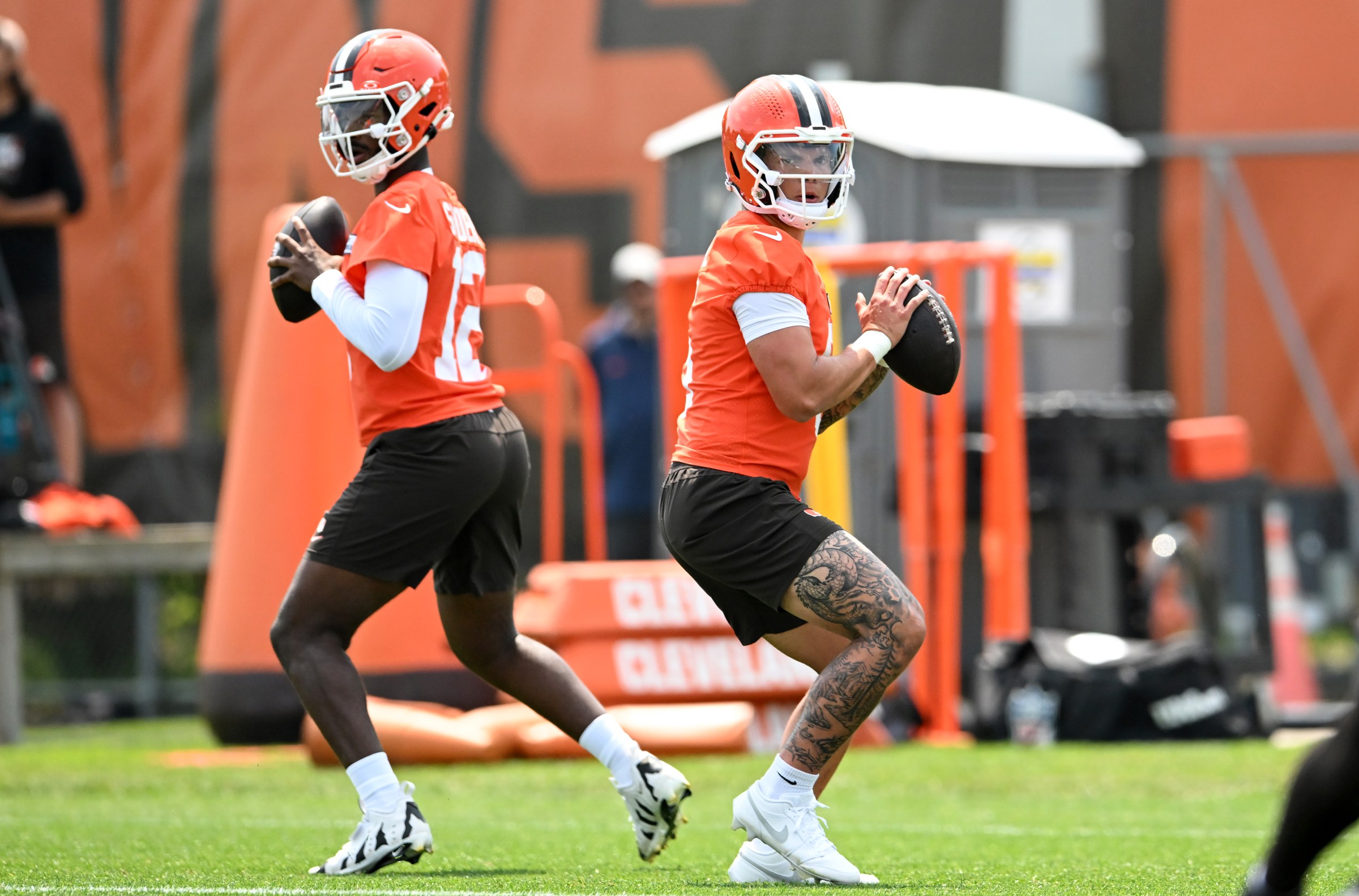 Browns still have a crisis at quarterback