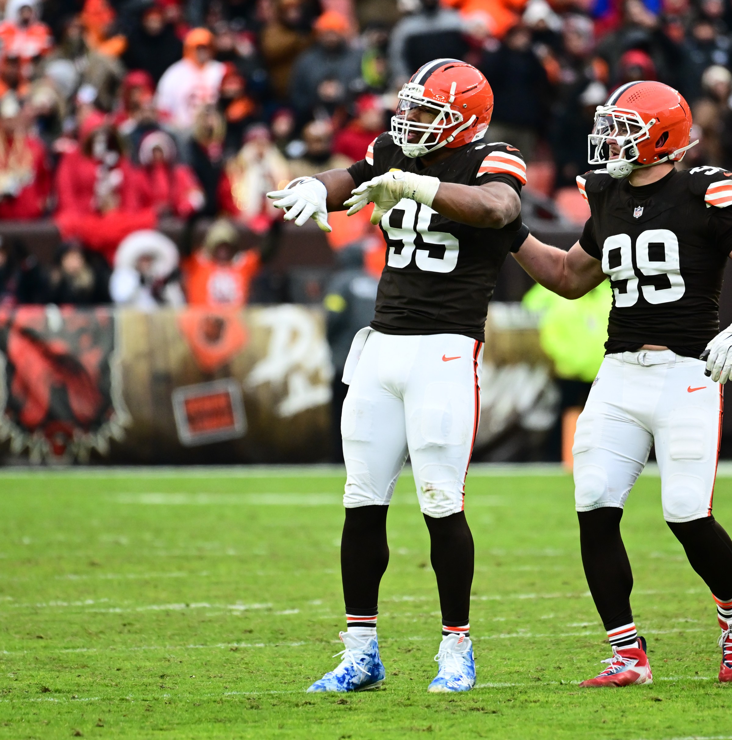 Daily Dawg Chow 12/17; Myles Garrett closing in on sack record, history