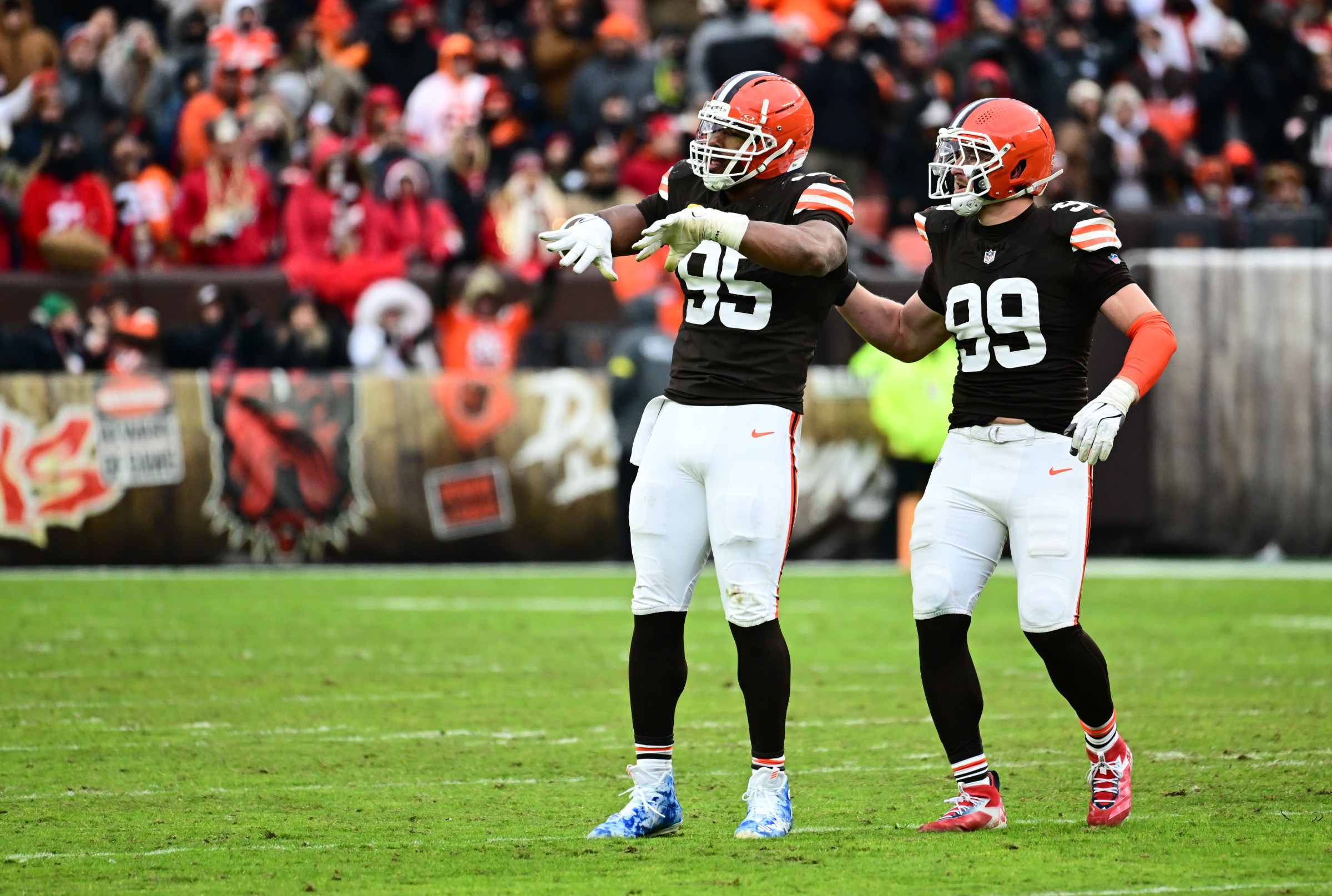 Daily Dawg Chow 12/17; Myles Garrett closing in on sack record, history