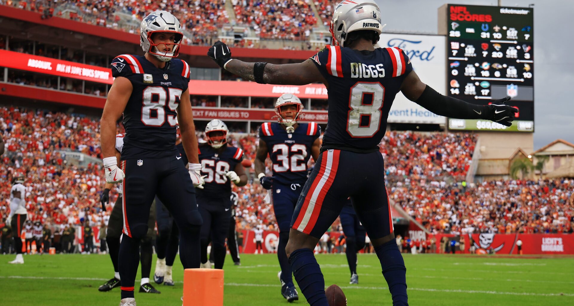 Patriots OC Reveals Stefon Diggs, Hunter Henry Problem