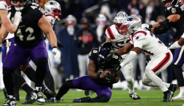 Lamar Jackson injury: Ravens star quarterback leaves with back injury, ruled out