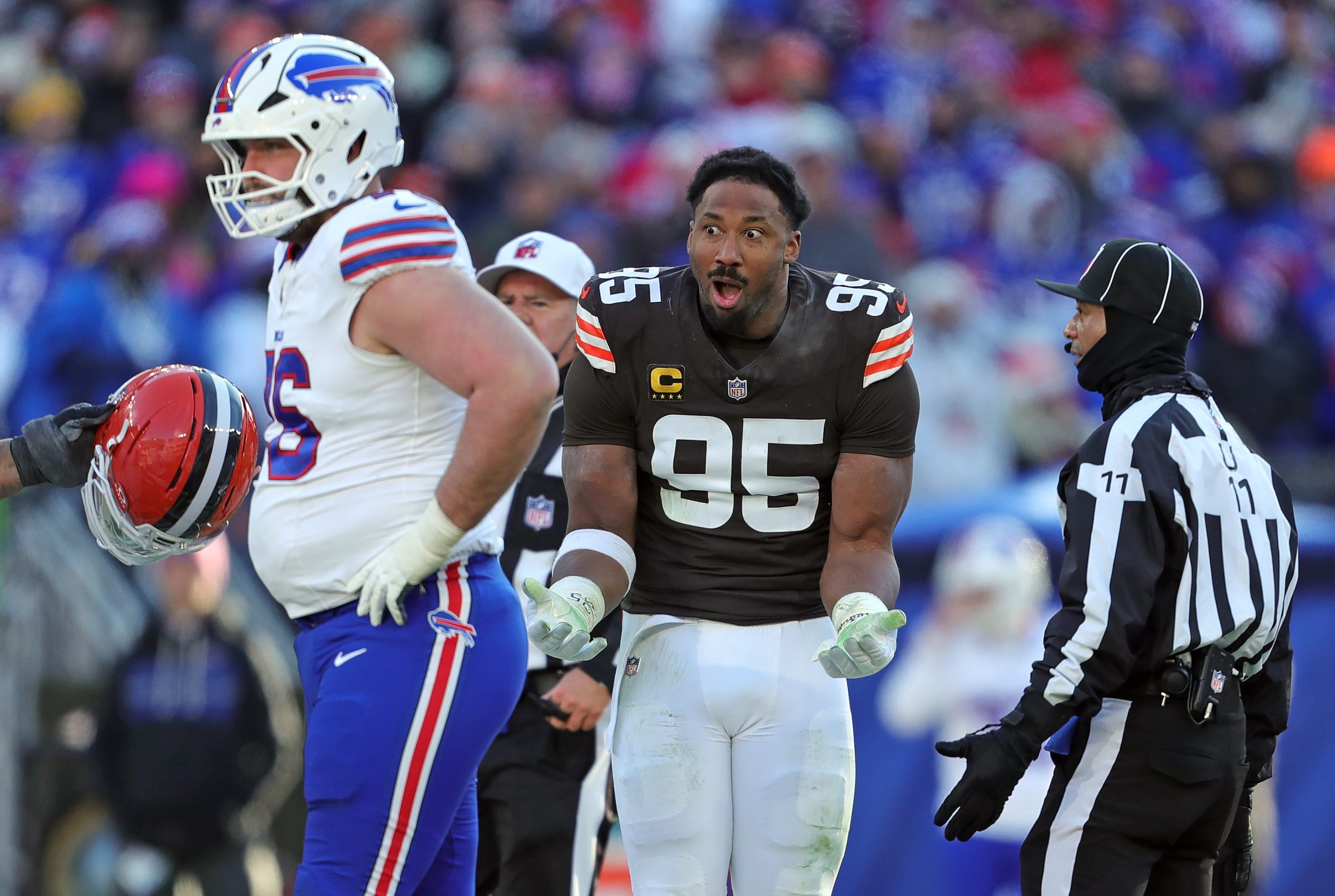 Daily Dawg Chow 12/22; Browns lose, Myles inches closer to sack record