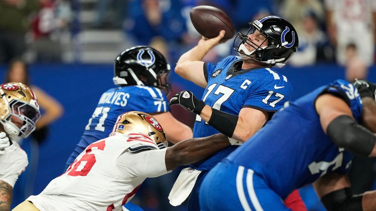 Colts' late-season collapse puts them on cusp of missing playoffs