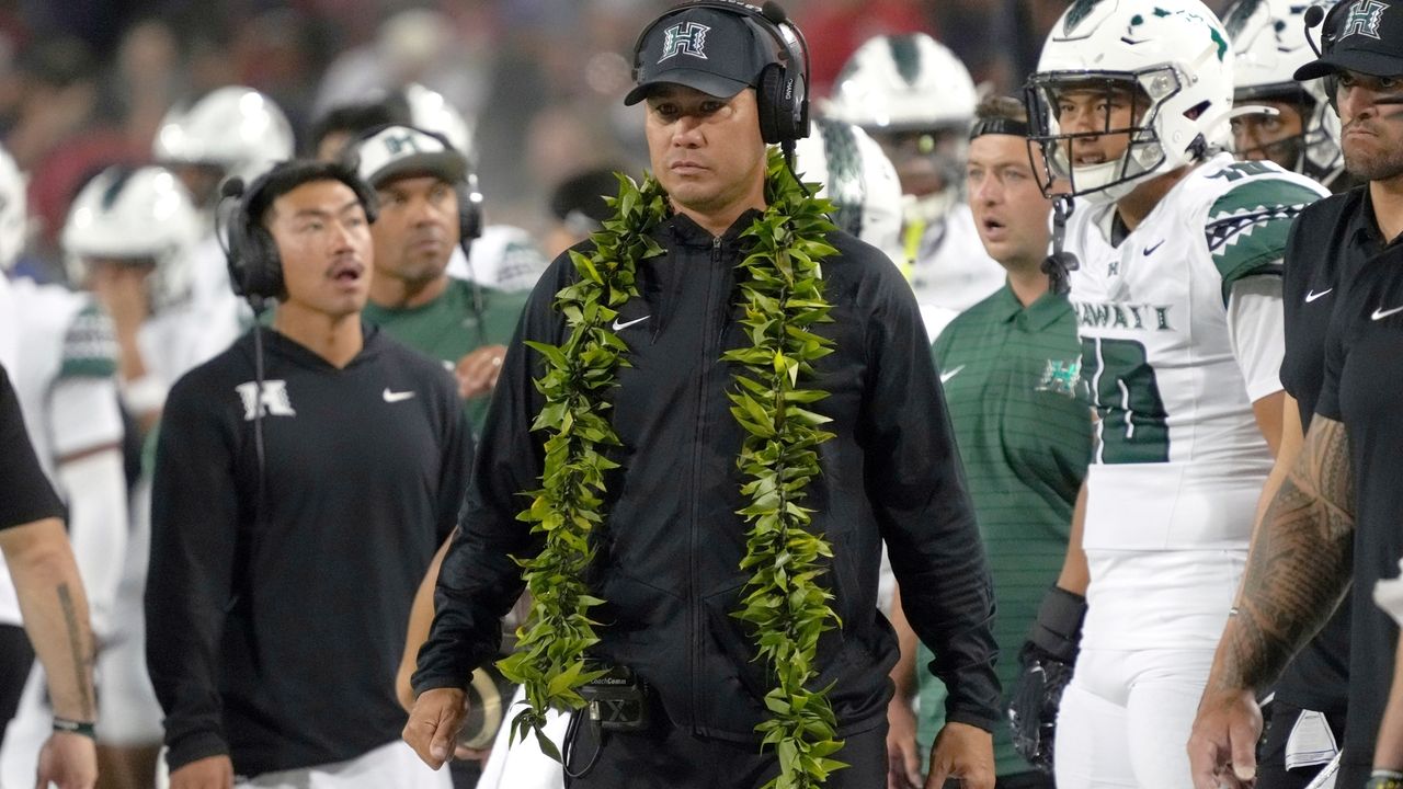 Hawaii stuns Cal in 35-31 in Hawaii Bowl on backup QB Drew Weaver's last-minute TD pass