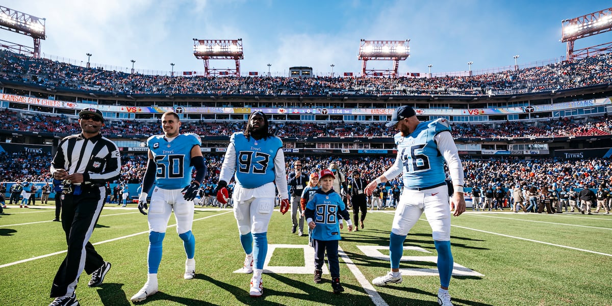 Middle Tennessee second-grader participates in Tennessee Titans coin toss ahead of Chiefs game