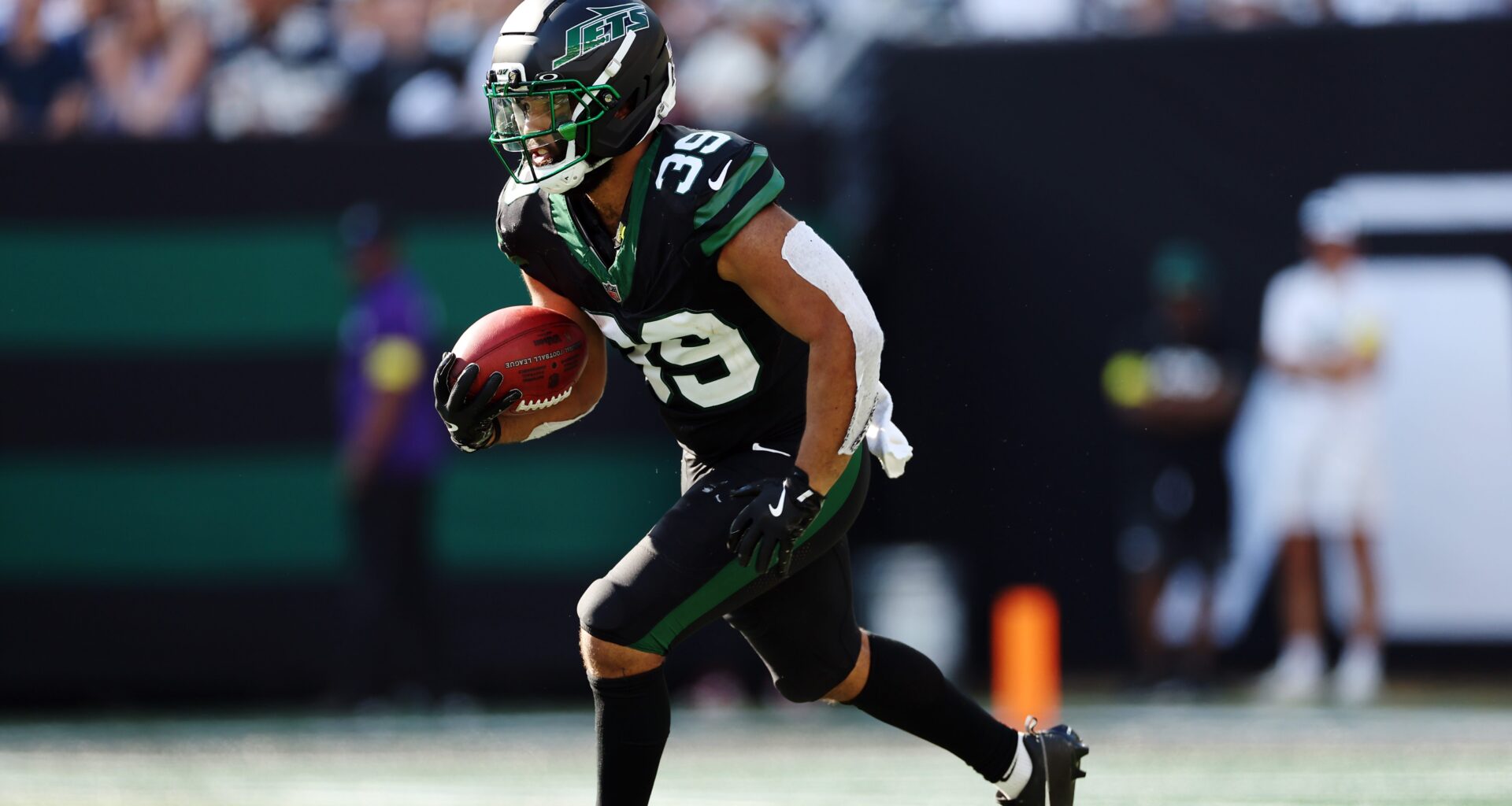 Jets Sign Multiple Players Hours Before Patriots Game